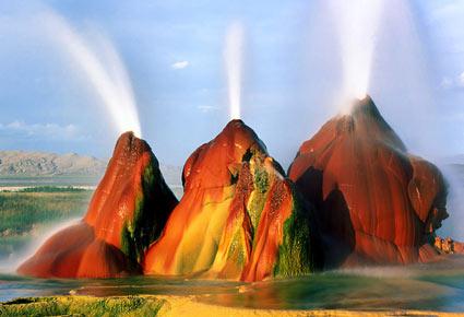نبع Fly Geyser  عجيبة طبيعية إستثنائية